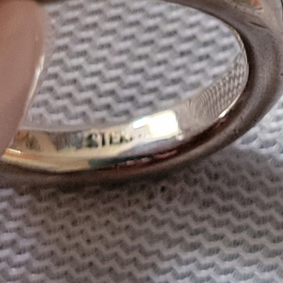 Kenneth Cole ring in sterling silver, size 5.5. - Picture 4 of 5